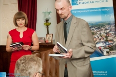mężczyźni rozmawiają
