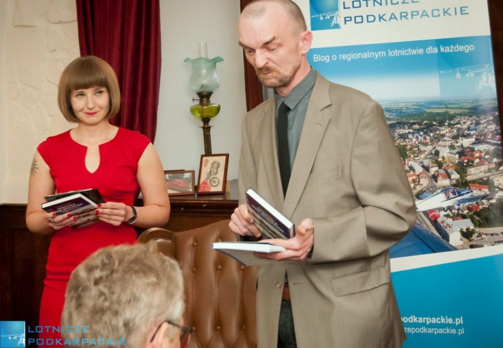 mężczyźni rozmawiają